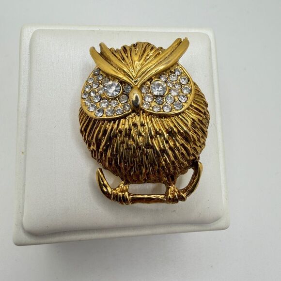 Vintage gold tone metal Owl Brooch/Pin with cz rhinestone face! - Picture 4 of 8
